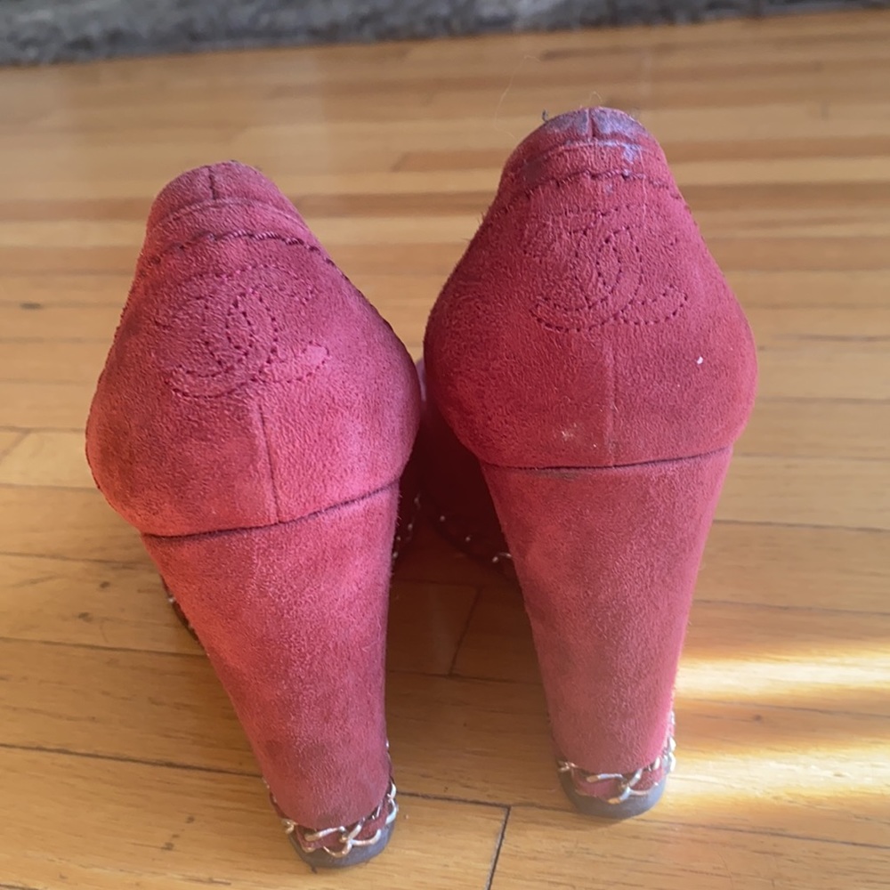 Red CHANEL Chain Wedges SZ 7 (37.5) - Picture 4 of 5
